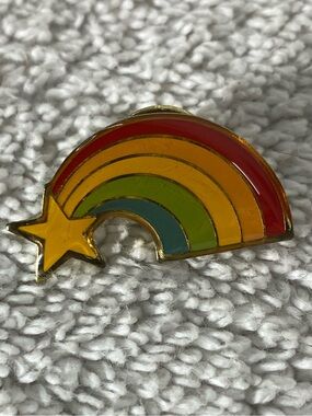 5/$35 Vintage Rainbow Shooting Star Retro 1980s Novelty Enamel Lapel Pin